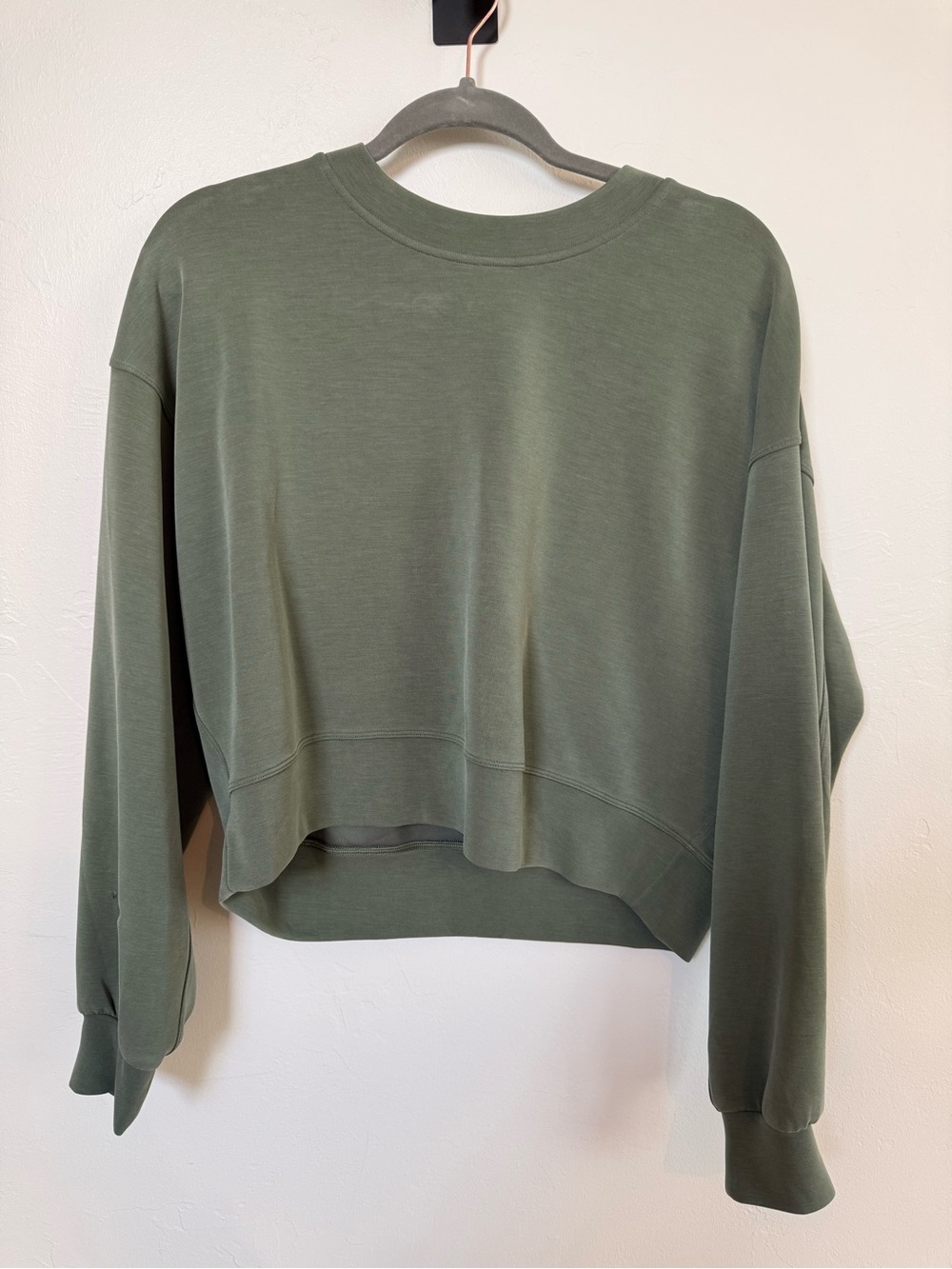 Lululemon Perfectly Oversized Cropped Crew in Softstreme fabric - Olive